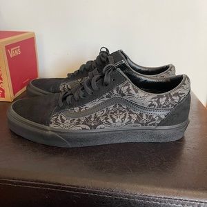 VANS MENS 9.5/WOMENS 11/ DAMASK BATS BLACK NEW WITHOUT TAG